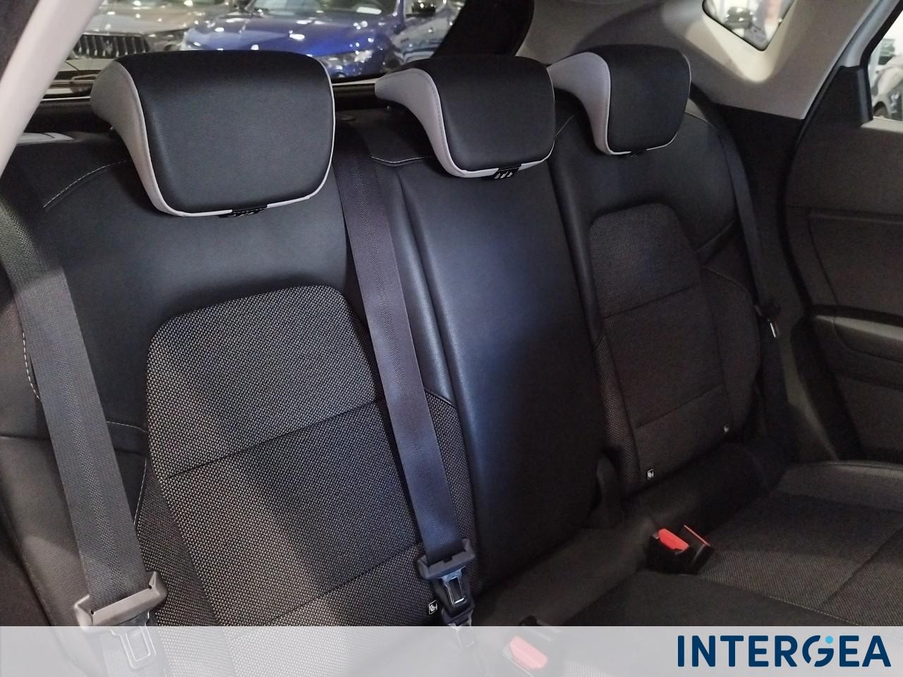 RENAULT Captur 1.6 E-Tech hybrid Intens 145cv auto