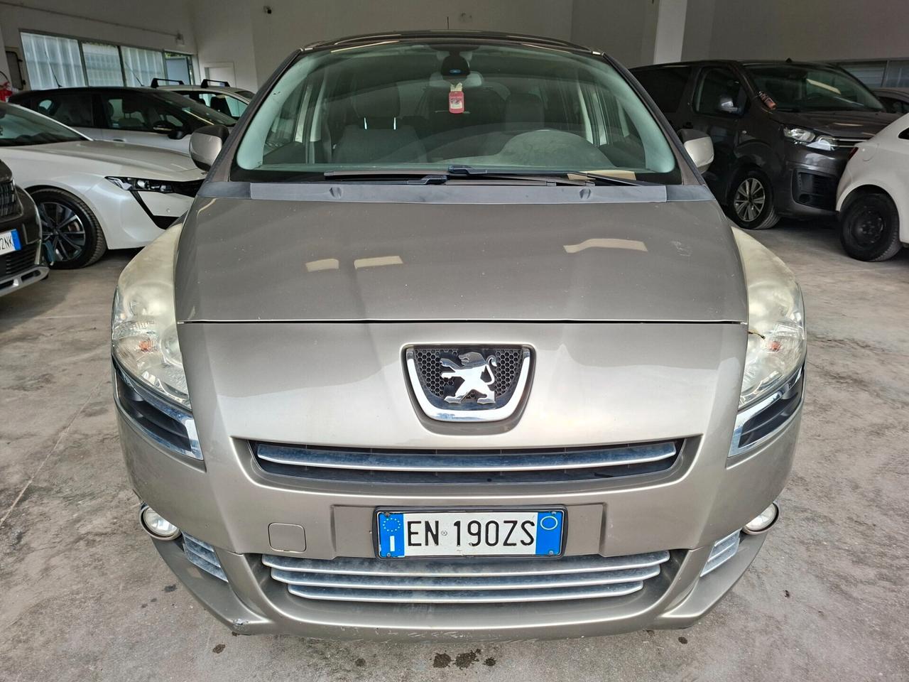Peugeot 5008 1.6 HDI / 7POSTI / AUTOMATICO