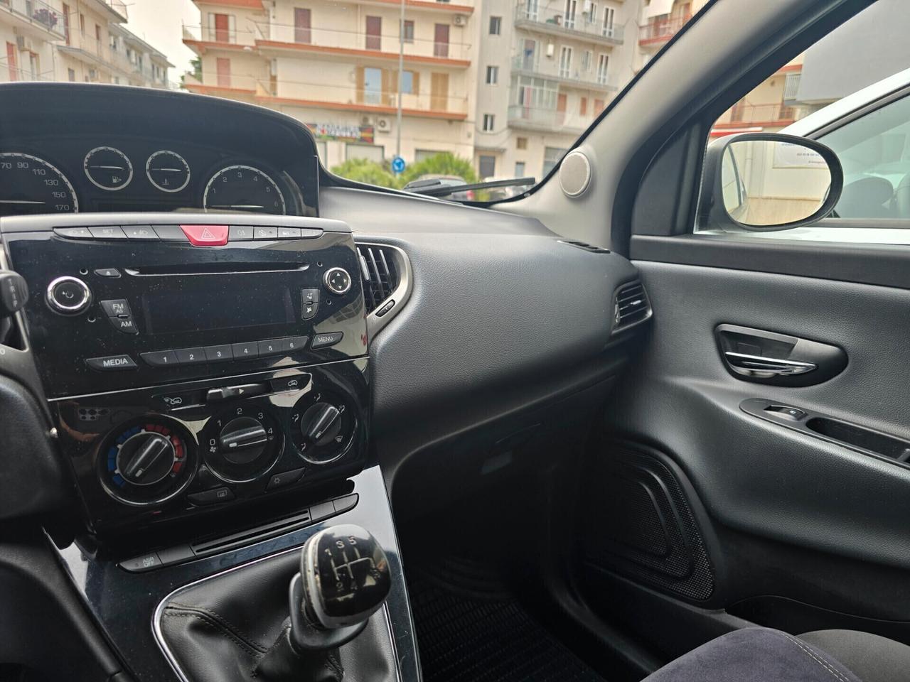 Lancia Ypsilon 1.2 69 CV 5 porte S&S Platinum