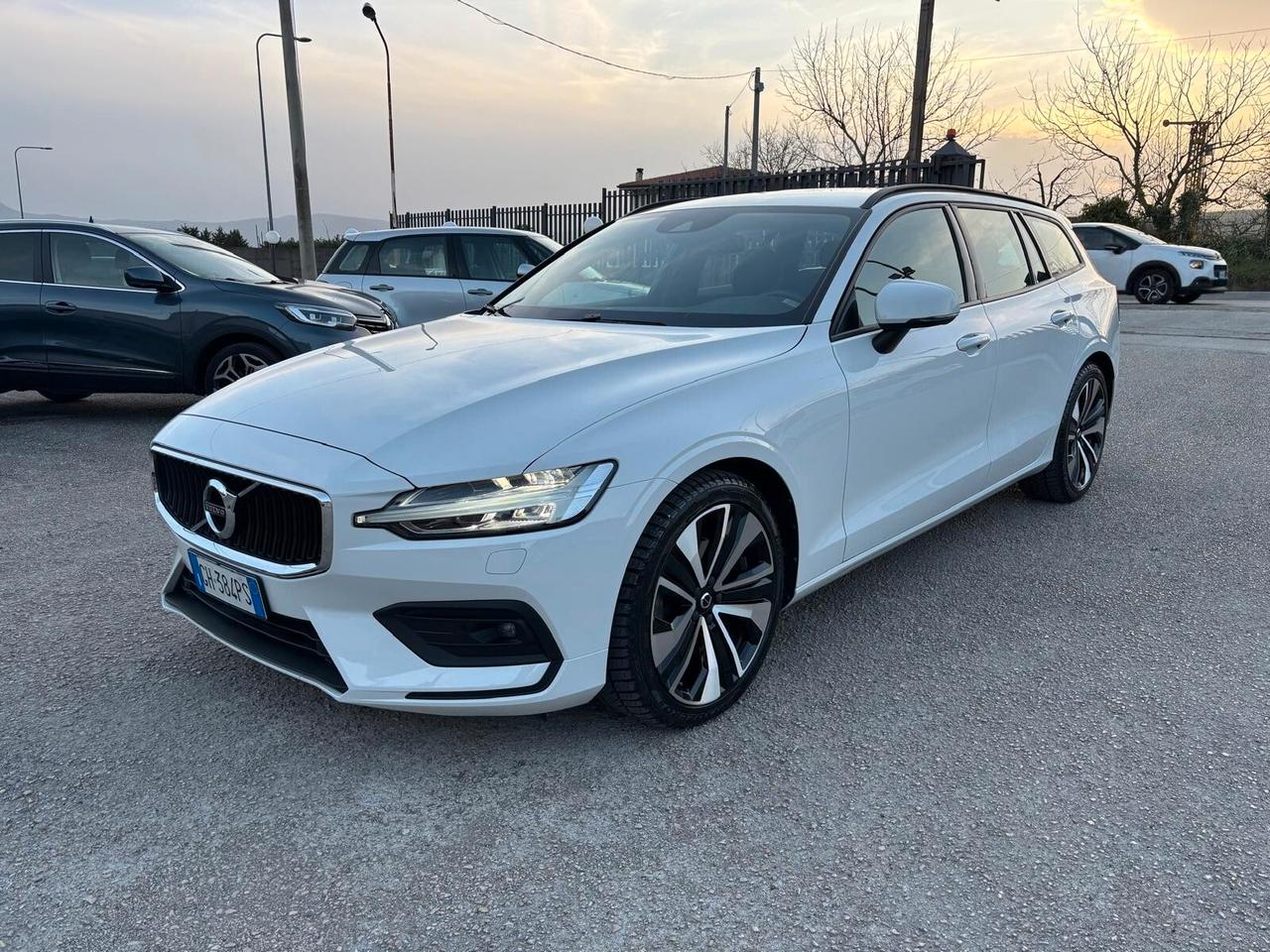 Volvo V60 B4 (d) automatico Ultimate Dark