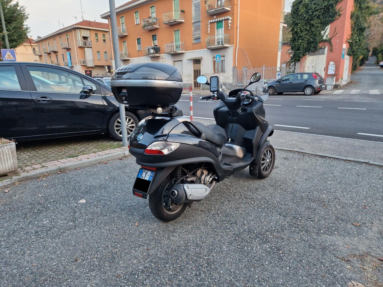 Piaggio MP3 due ruote anteriori, bauletto parabrezza