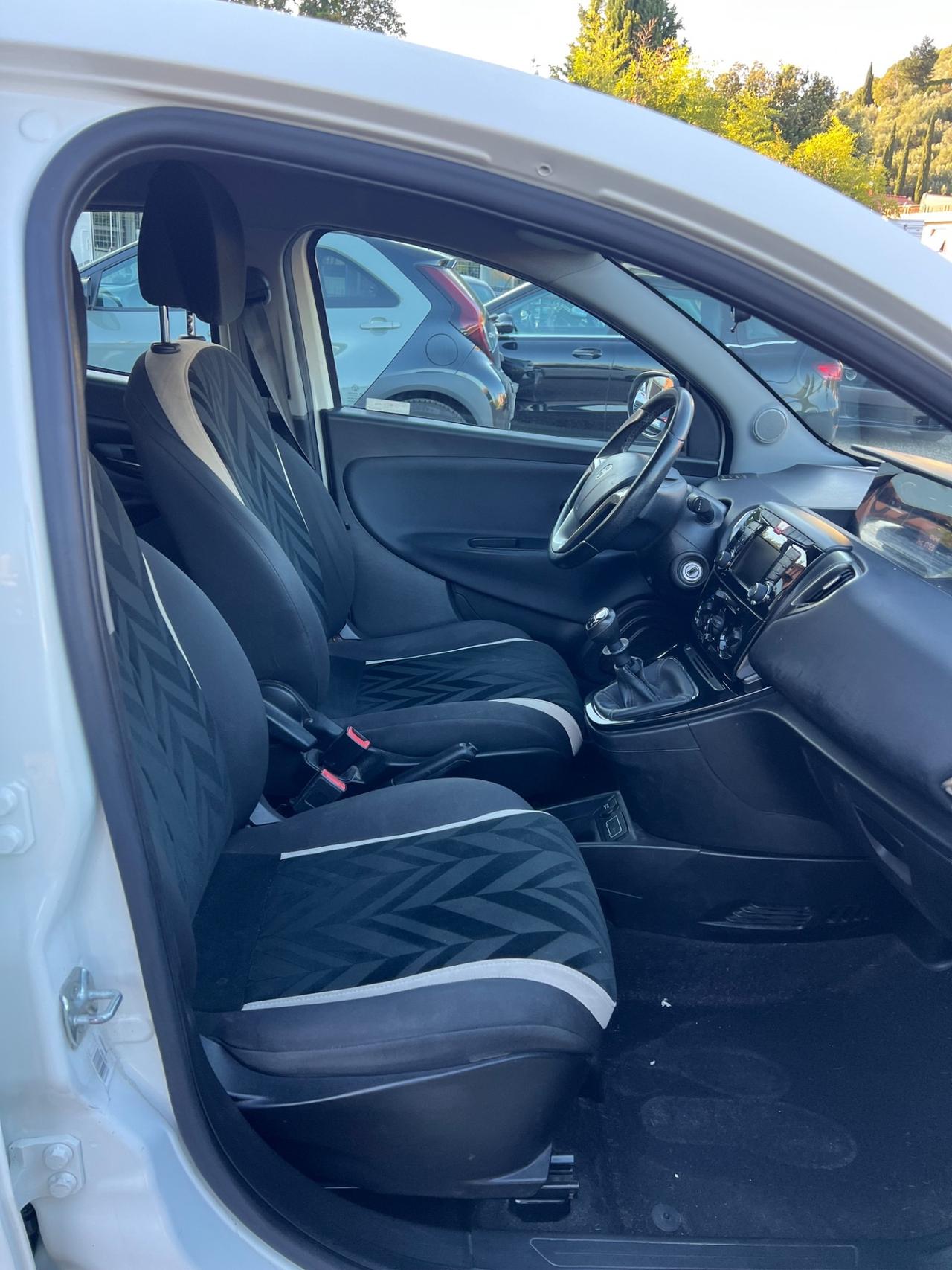 Lancia Ypsilon 1.2 69 CV 5 porte Gold