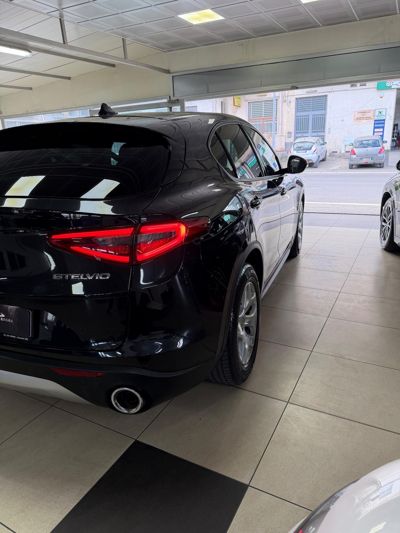 Alfa Romeo Stelvio 2.2 Turbodiesel 160 CV AT8 RWD 2021