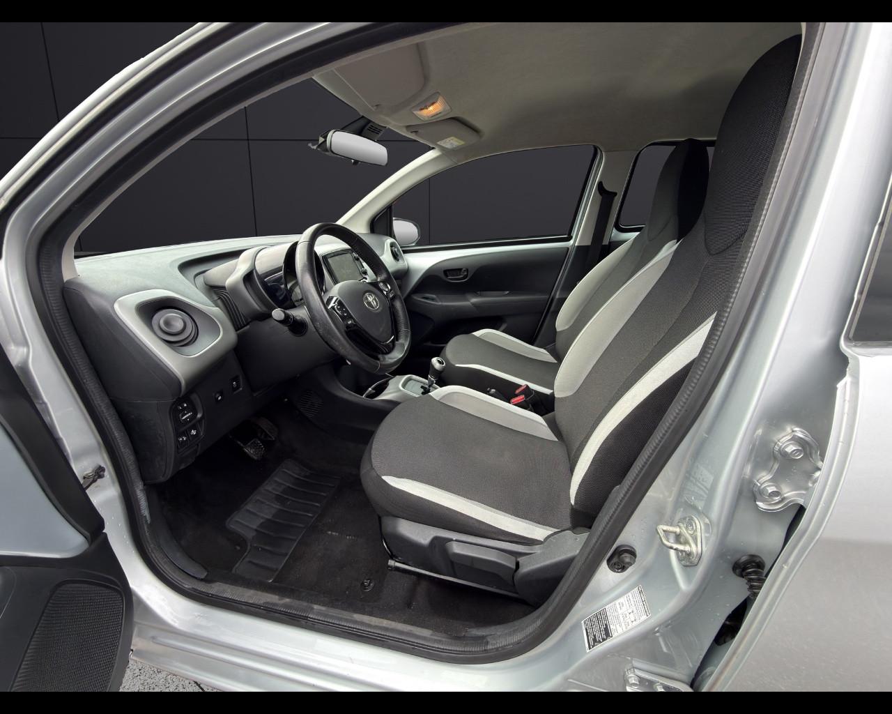 TOYOTA Aygo 1.0 VVT-i 69 CV 5 porte x-play MMT