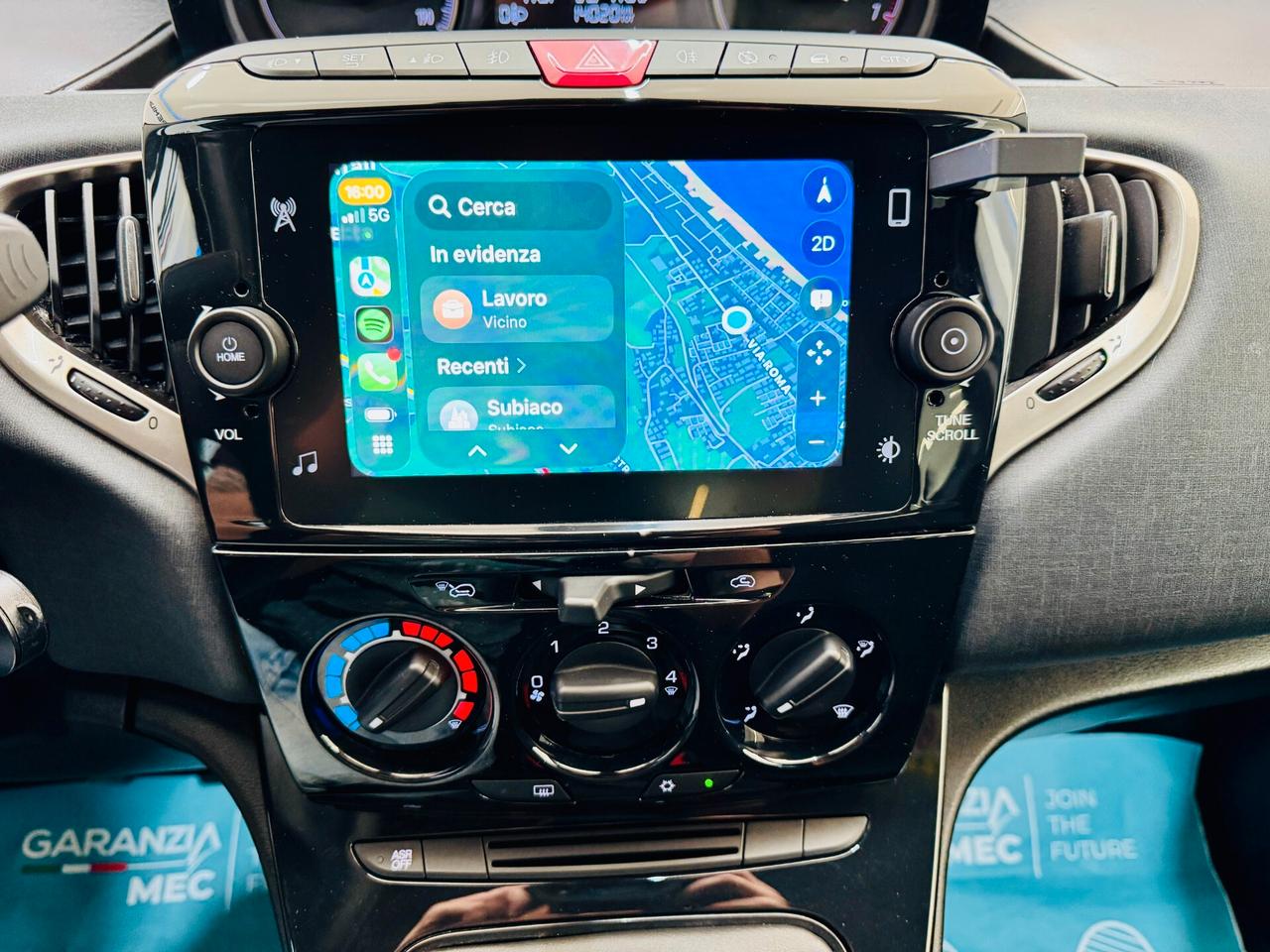 Lancia Ypsilon 1.0 Hybrid Silver / CarPlay S&S