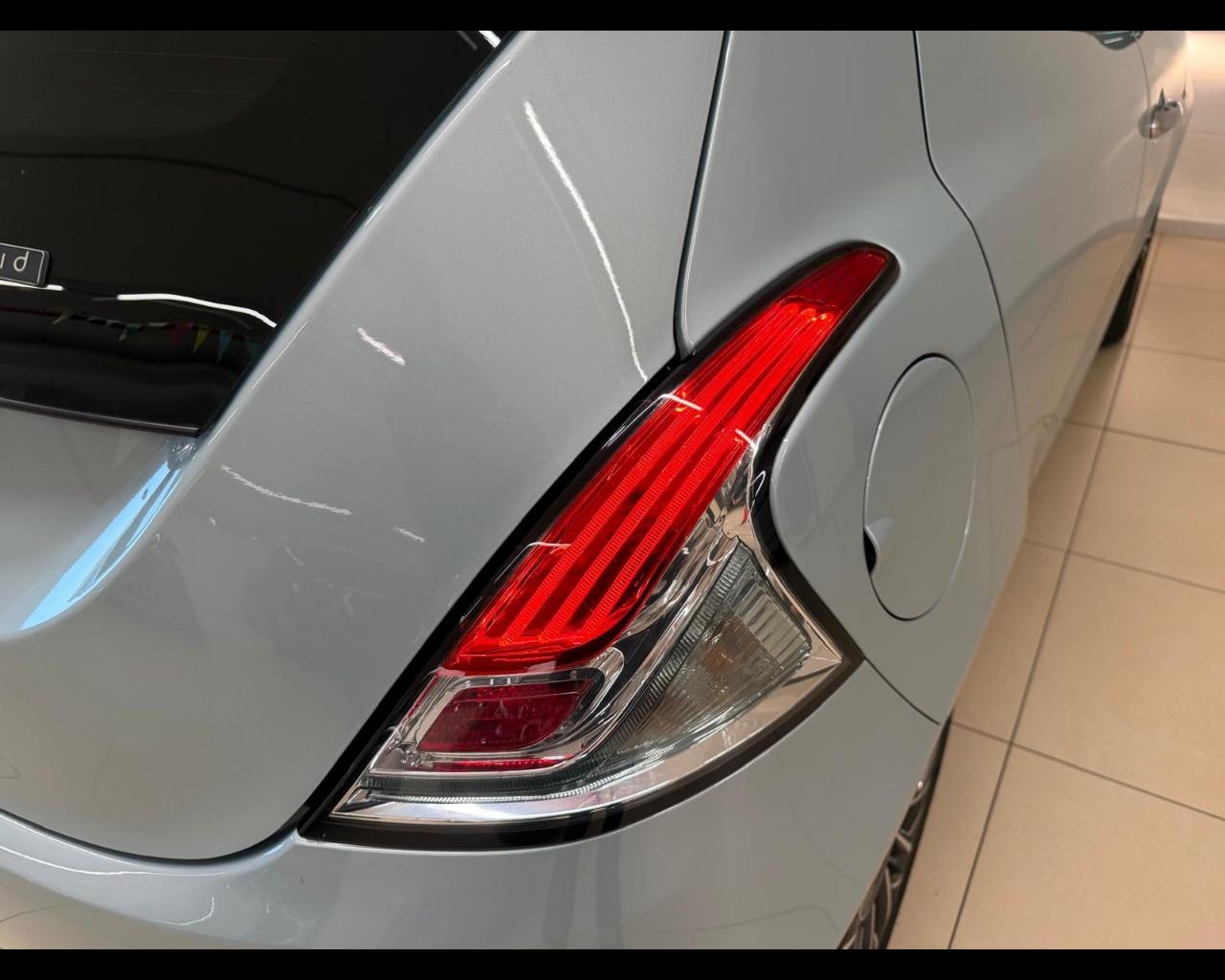 LANCIA Ypsilon 3ª serie - Ypsilon 1.0 FireFly 5 porte S&S Hybrid Silver