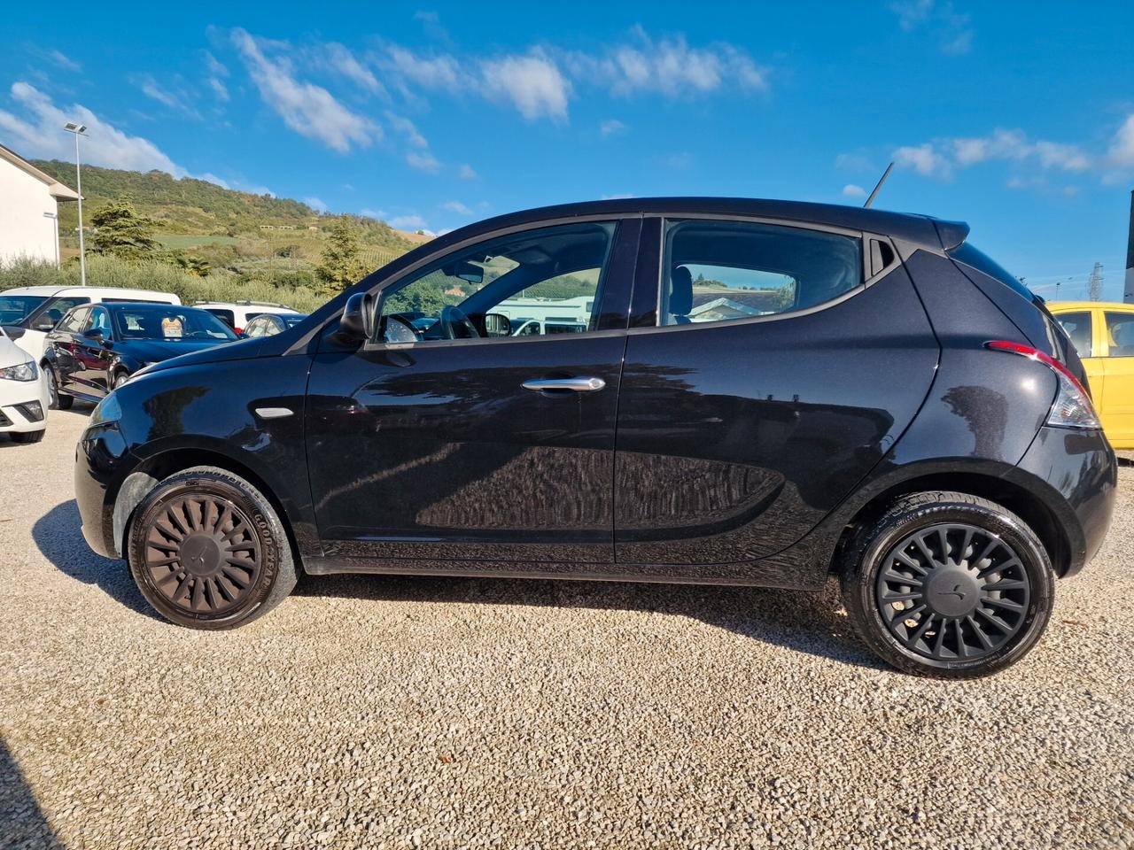 Lancia Ypsilon 1.2 69 CV 5 porte GPL Ecochic Silver