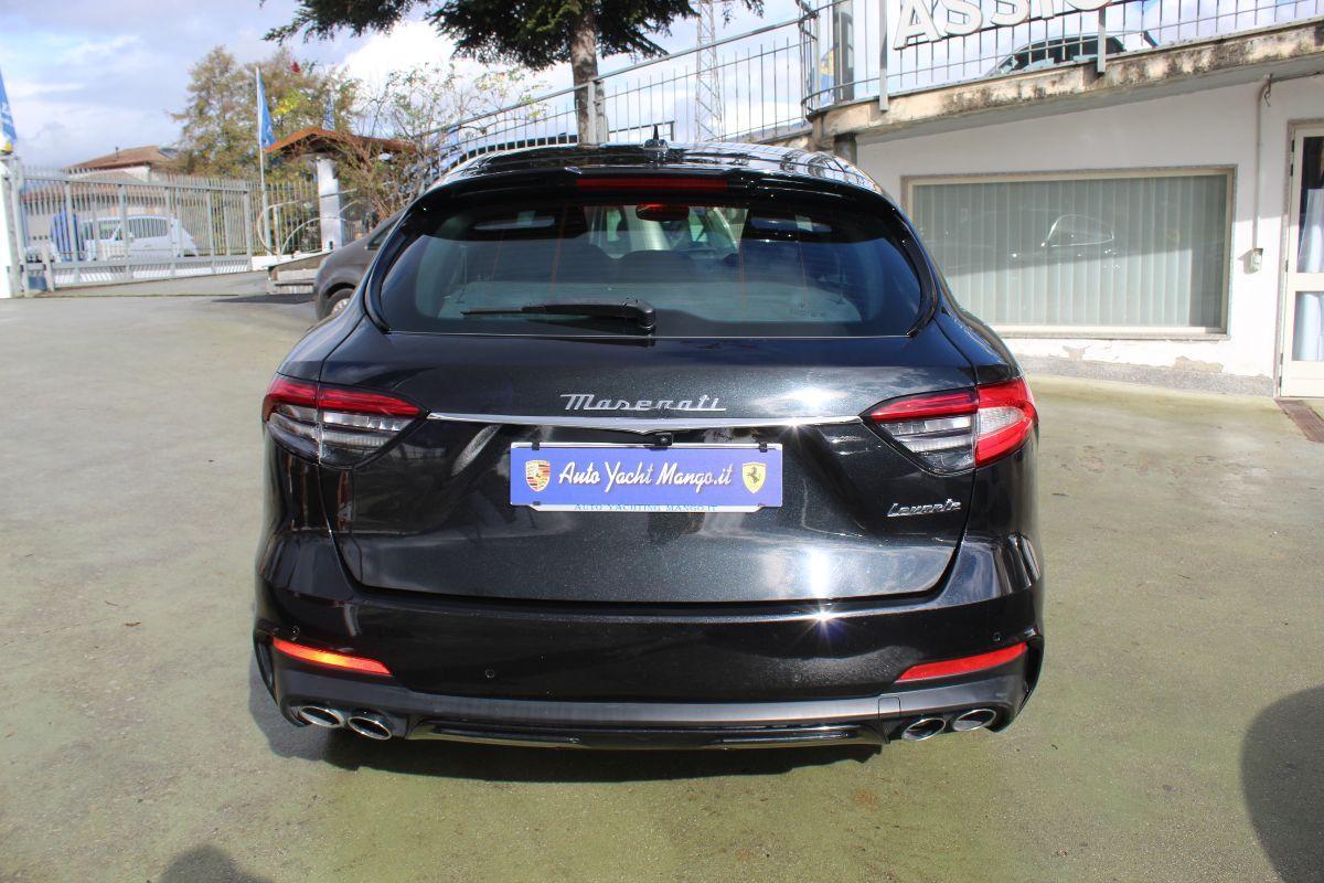 MASERATI - Levante