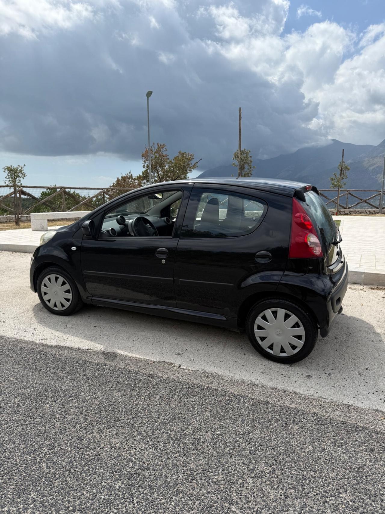 Peugeot 107 1.0 68CV 5p. Sweet Years ok neop.