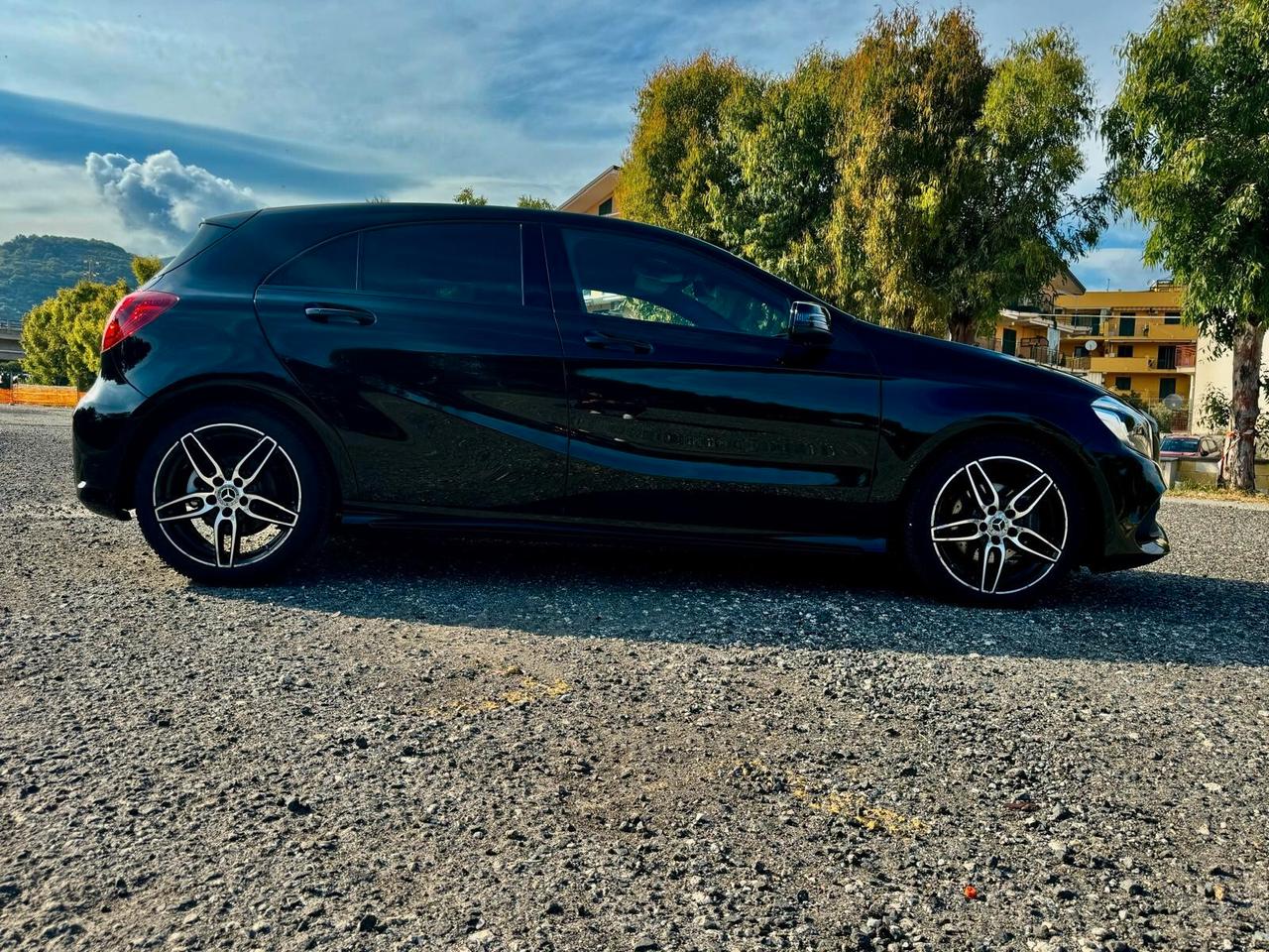 MERCEDES- BENZ A 180 d AUTOMATIC PREMIUM