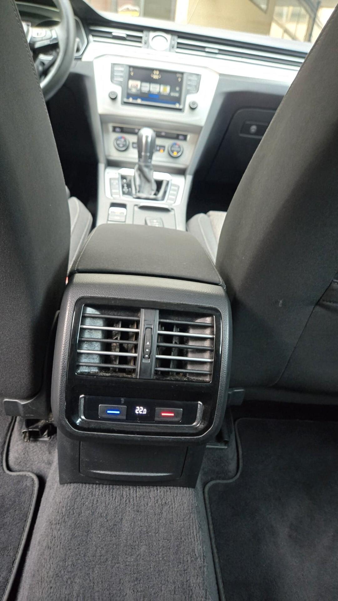 Volkswagen Passat Variant 1.6 TDI SCR DSG Business BMT