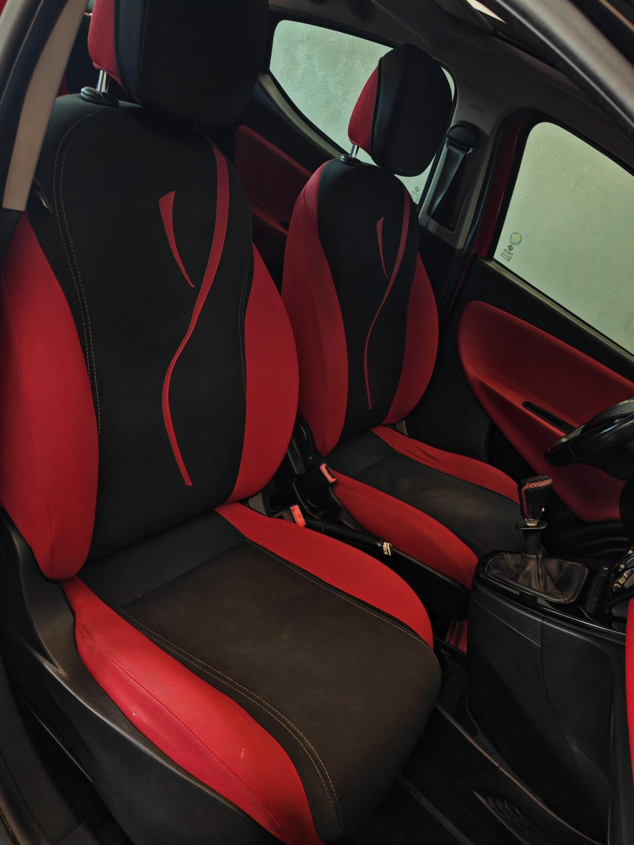 Lancia Ypsilon 1.2 69 CV 5 porte S&S Black&Red