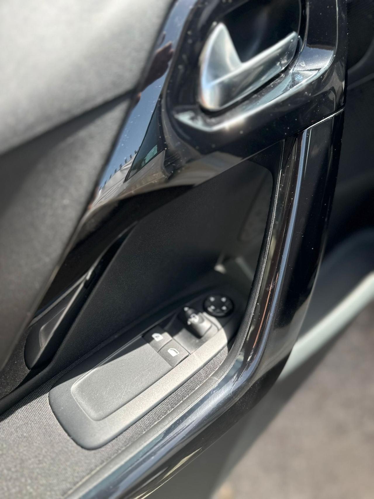 Peugeot 208 PureTech 82 5p. GPL Allure