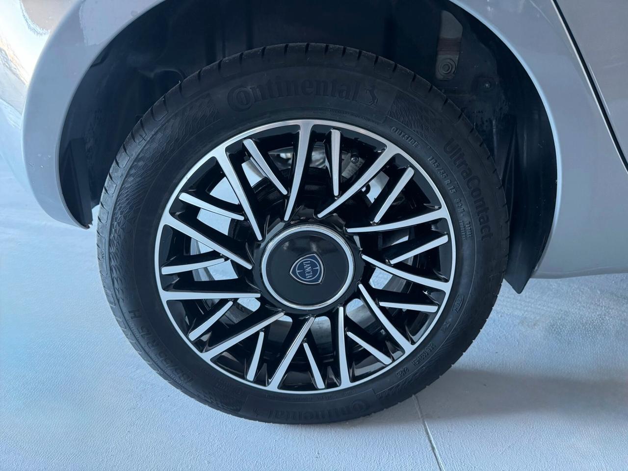 Lancia Ypsilon 1.0 FireFly 5 porte S&S Hybrid Ecochic A. Ferretti