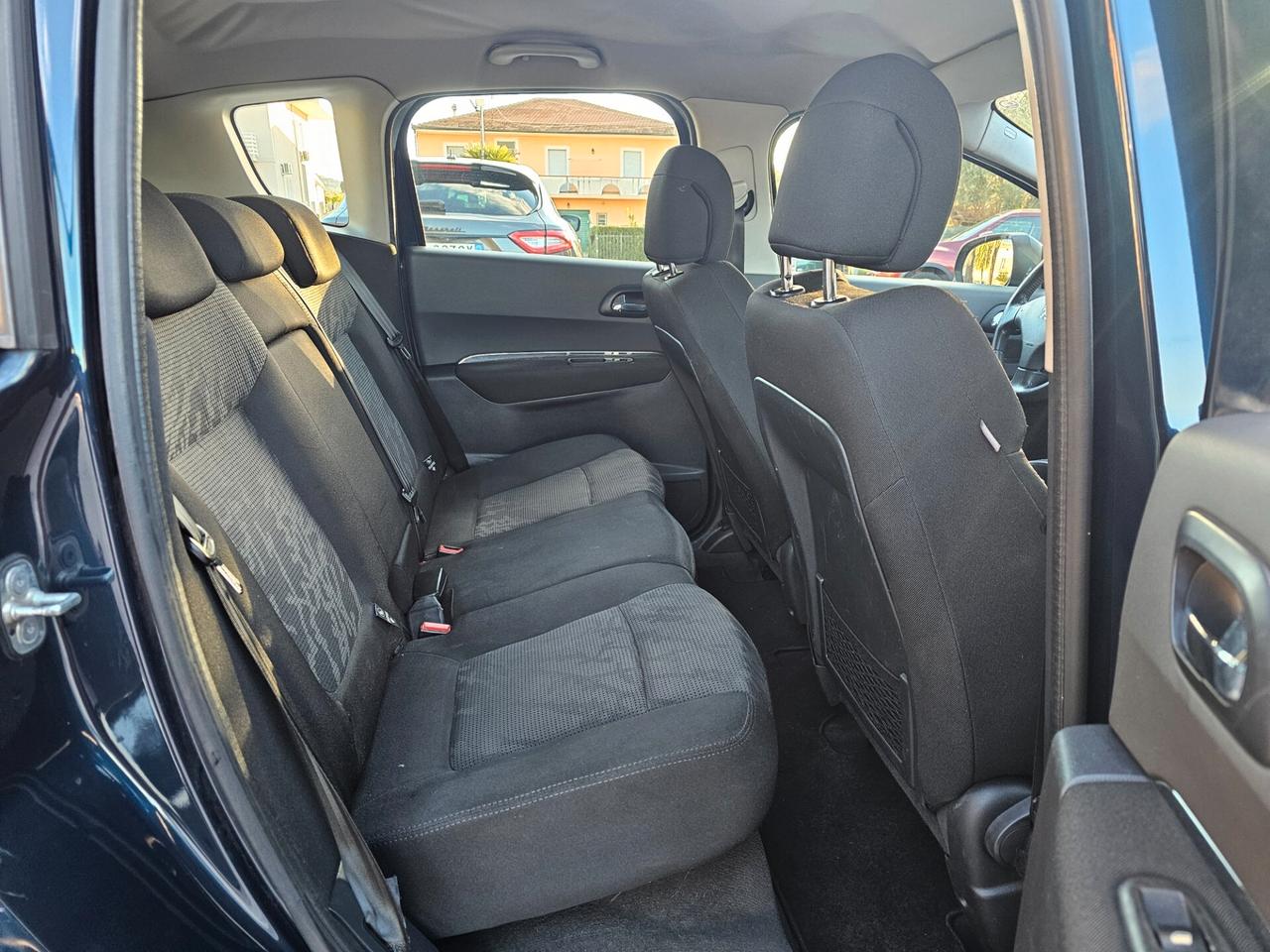 Peugeot 3008 1.6 HDi 112CV cambio robotizzato Business