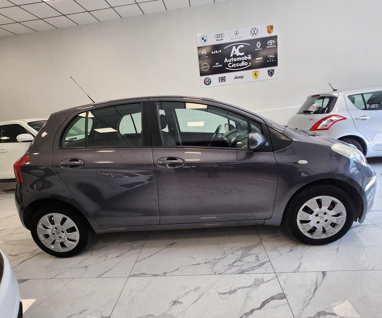 Toyota Yaris 1.0 5 porte Sol