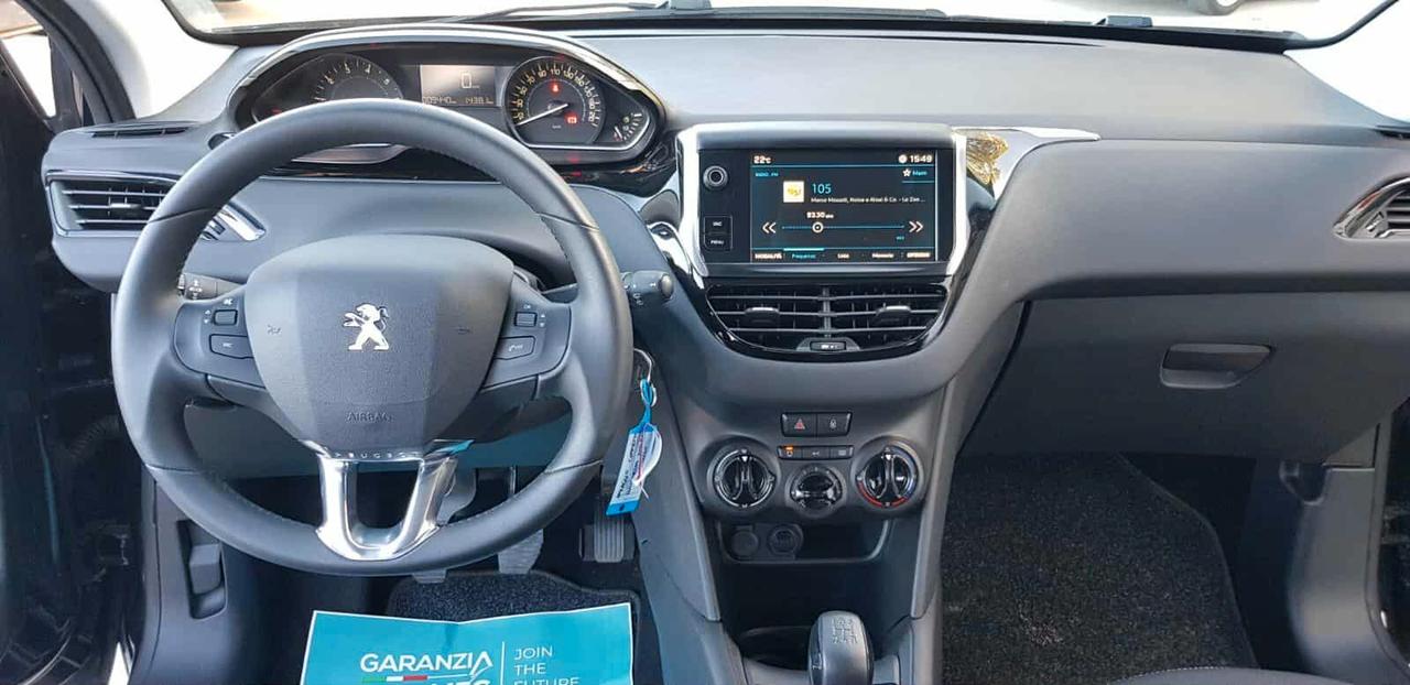 Peugeot 208 PureTech 82 Style "KM 9400"