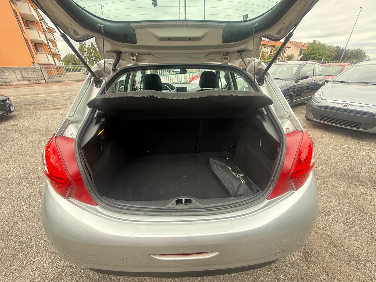 Peugeot 208 1.4 HDi 68 CV 5 porte Allure