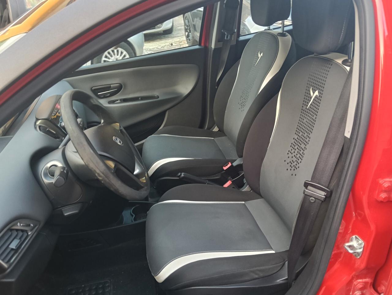 Lancia Ypsilon 1.2 69 CV 5 porte S&S Silver