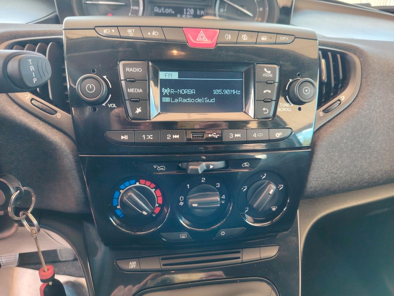 Lancia Ypsilon 1.0 FireFly Hybrid 9.000 km 2023