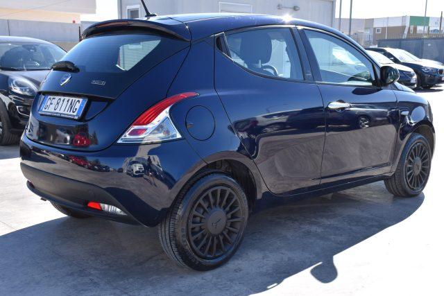 LANCIA Ypsilon 1.0 FireFly 5 porte S&S Hybrid Ecochic Silver