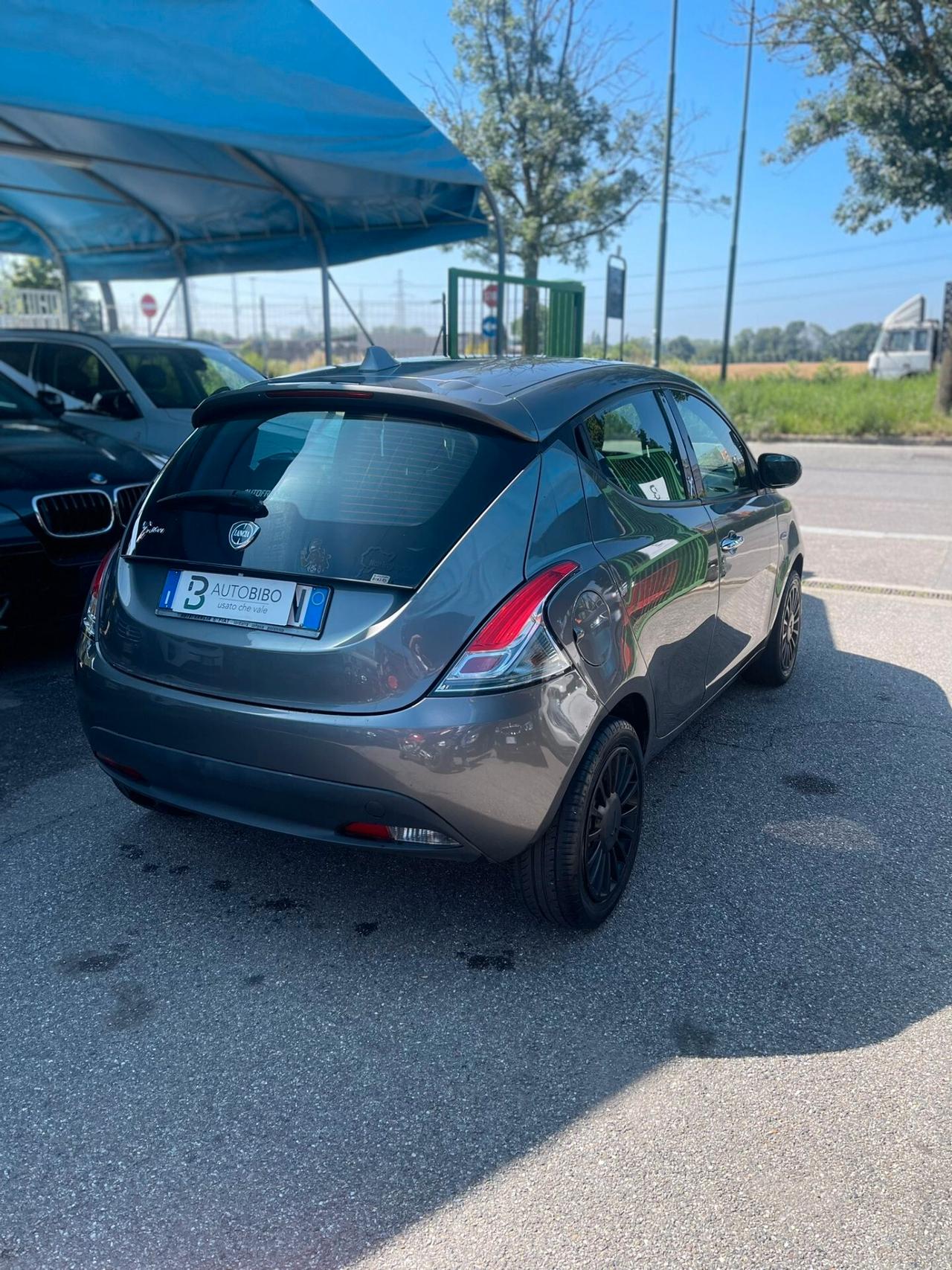 Lancia Ypsilon 1.2 69 CV 5 porte S&S Silver