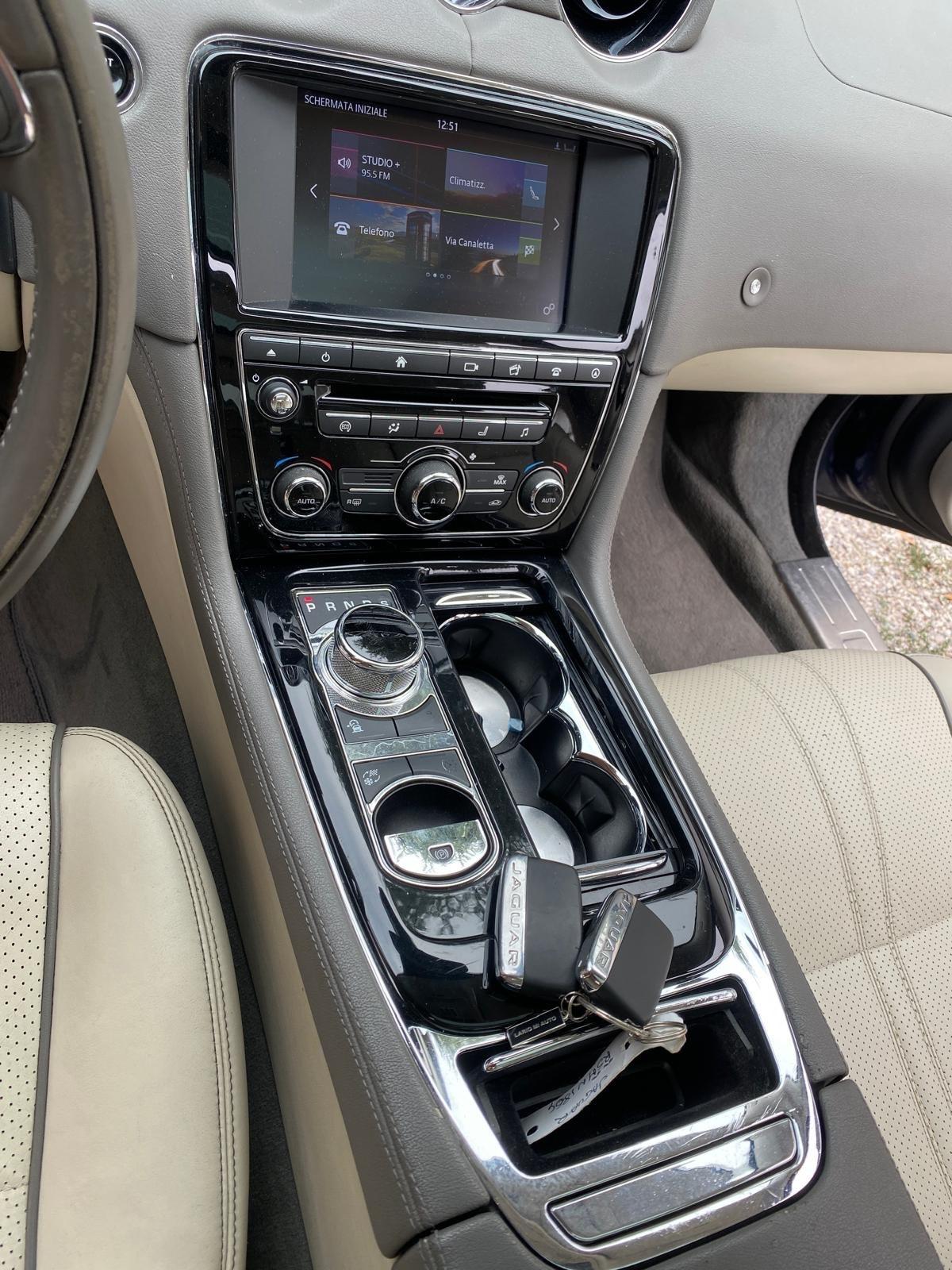 Jaguar XJ 3.0D V6 300 CV Premium Luxury
