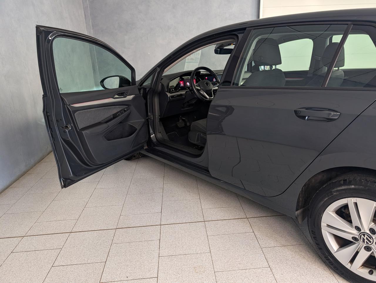 Volkswagen golf viii 1.0 eTSI 110cv DSG Life