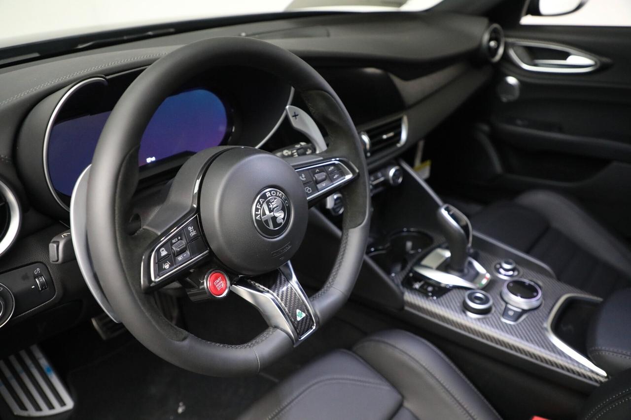 Alfa Romeo Giulia 2.9 V6 Bi-Turbo AT8 Quadrifoglio NOLEGGIO LUNGO TERMINE