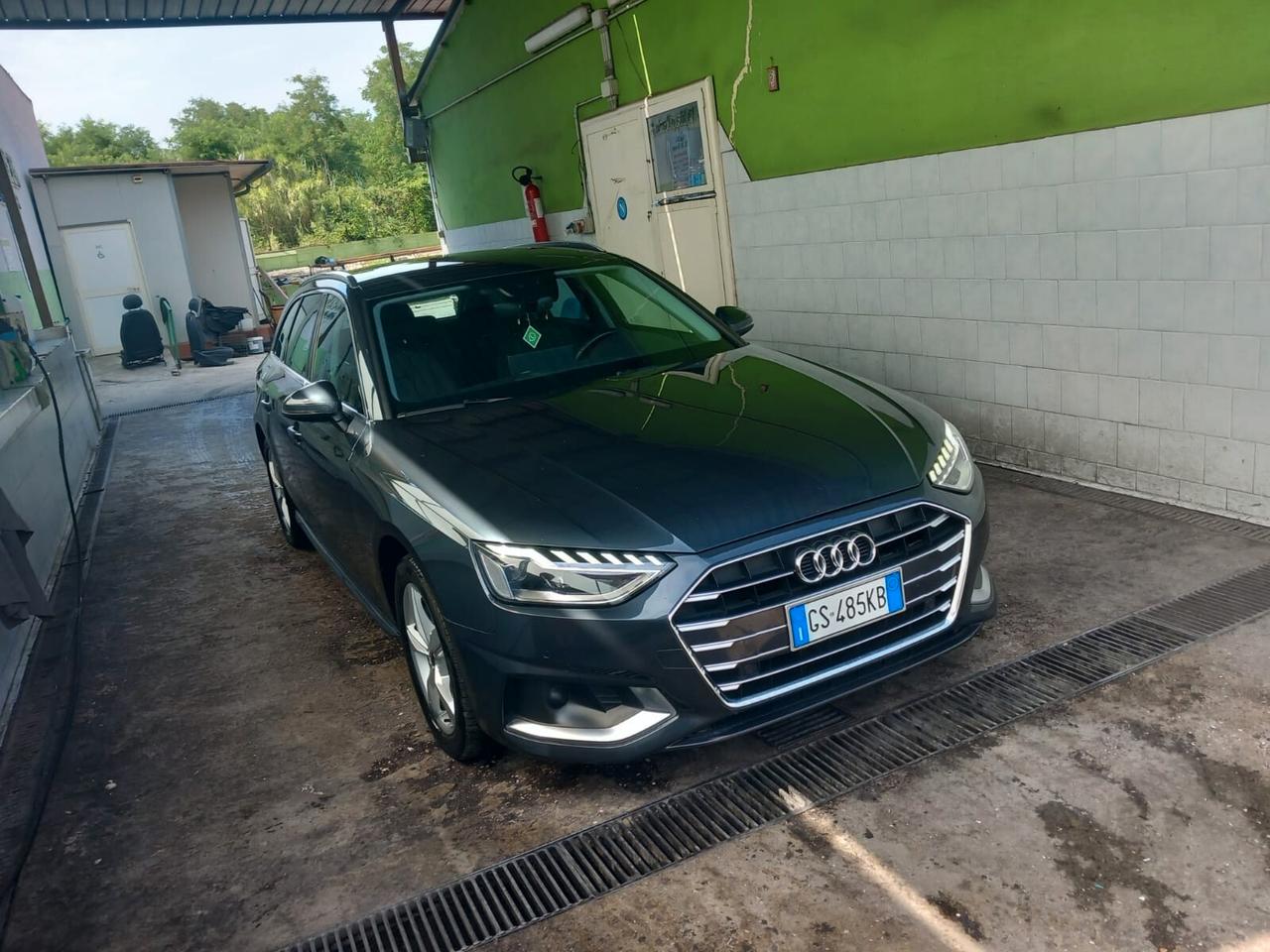 Audi A4 40 TDI quattro S tronic Business