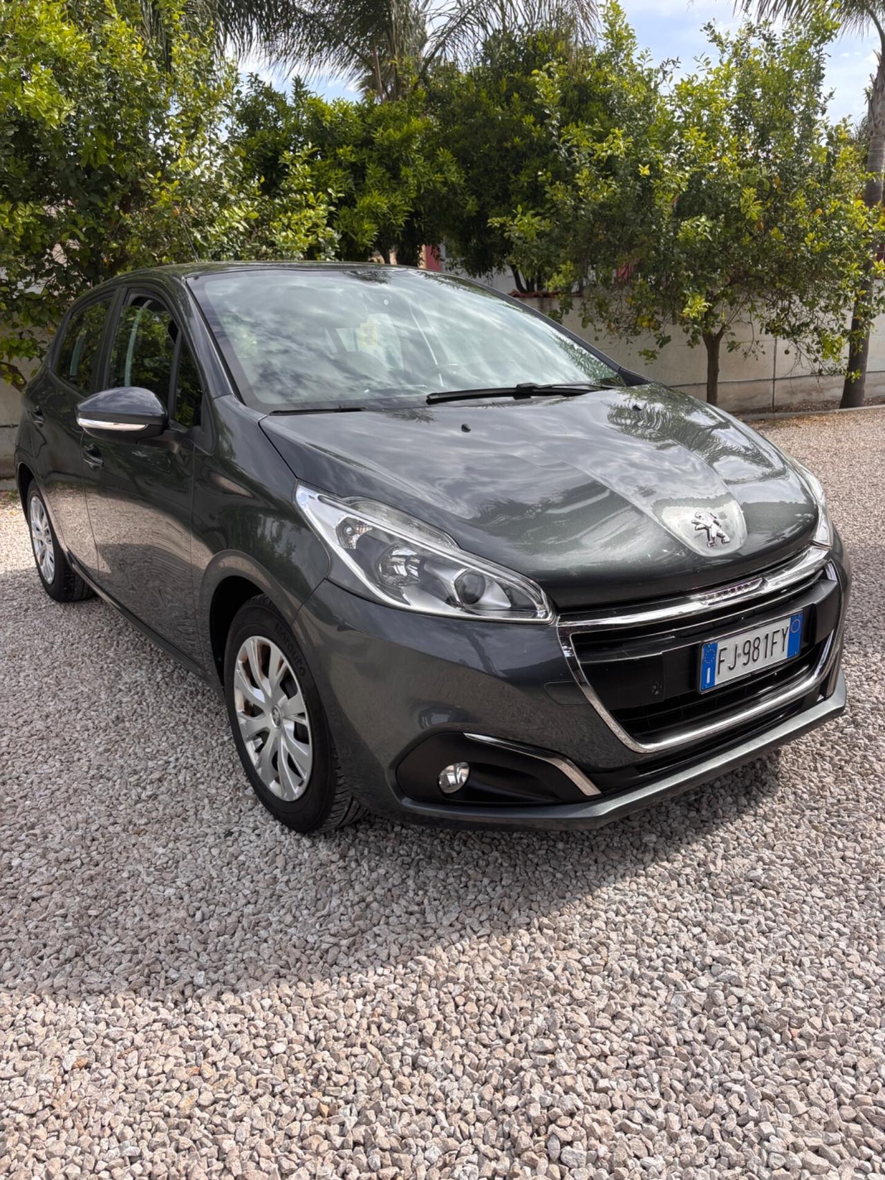 Peugeot 208 1.2 benzina 5 porte