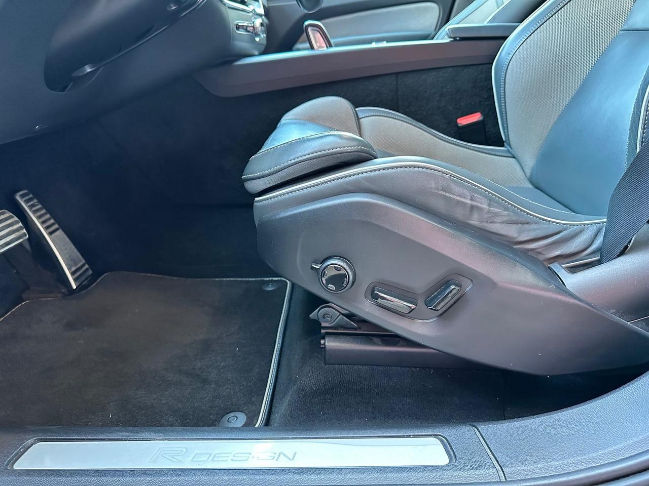 Volvo XC 60 R Design 2.0 B4 MHEV #6137