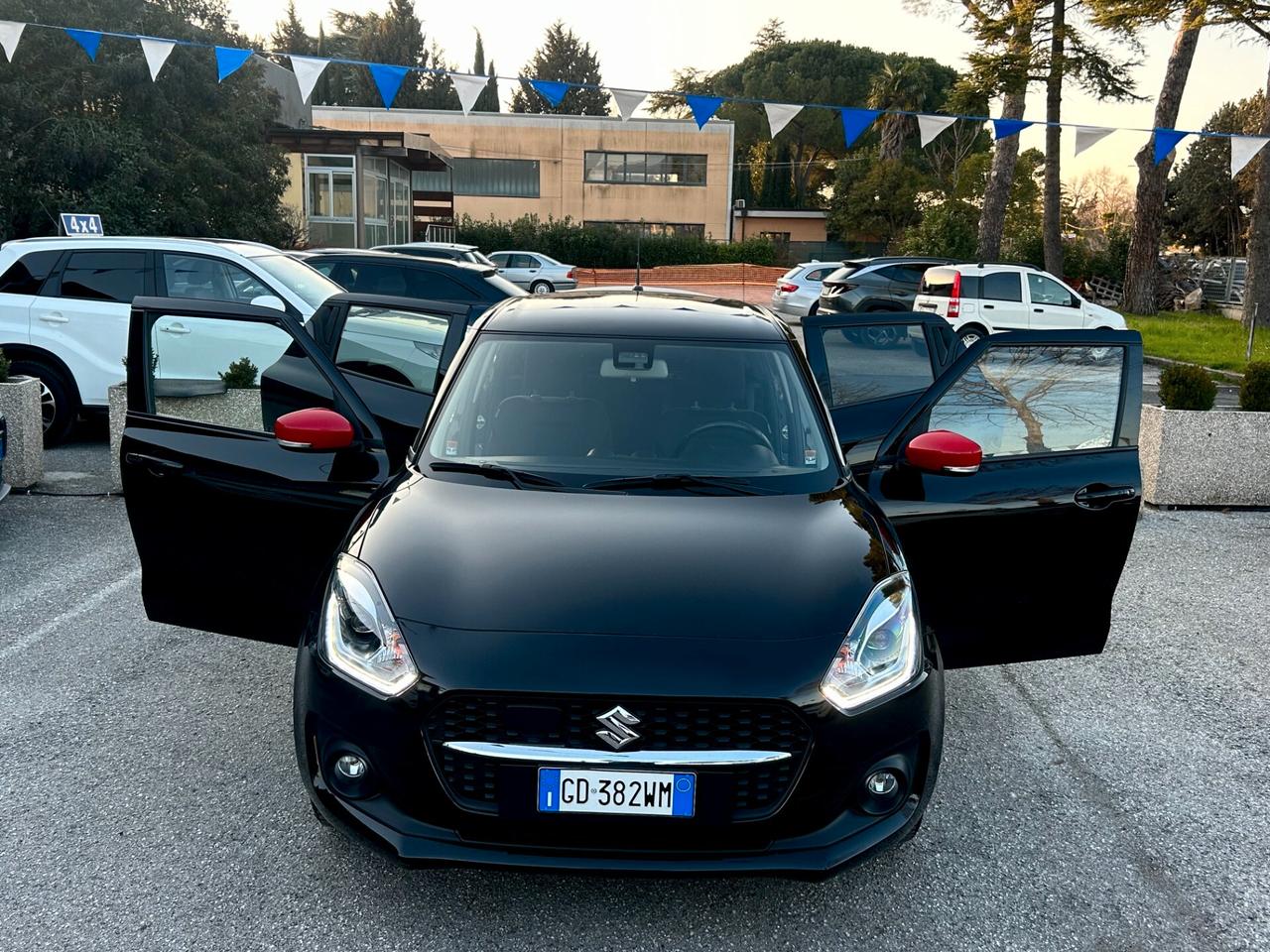 " UNA CHICCA " Suzuki Swift 1.2 Hybrid 4WD AllGrip Top