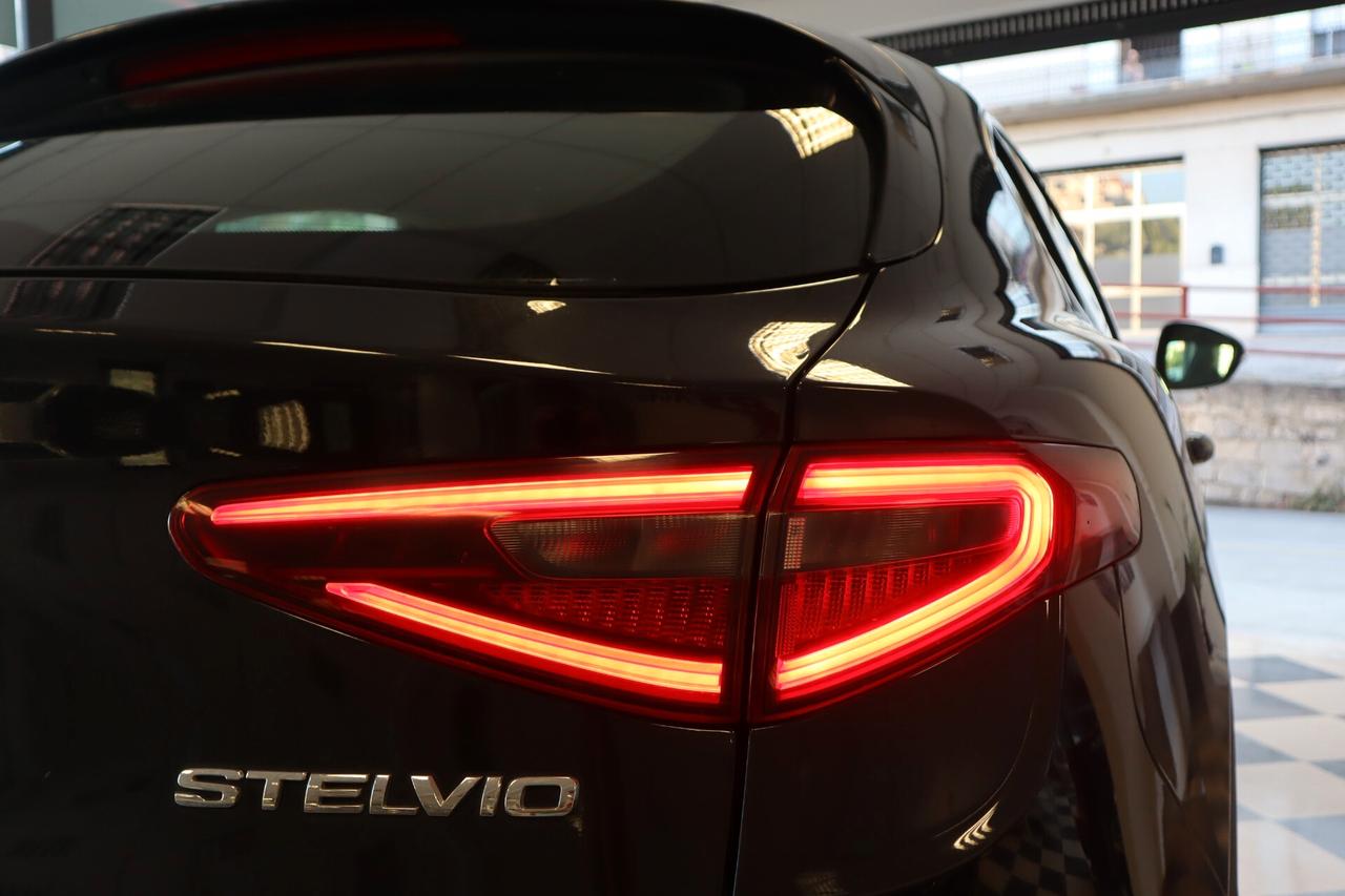 Alfa Romeo Stelvio 2.2 Turbodiesel 160 CV AT8 RWD Business