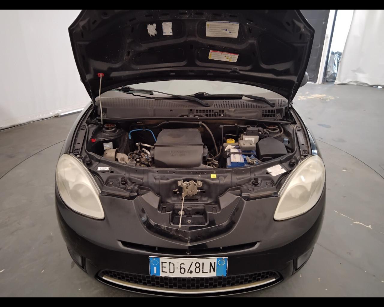 LANCIA Ypsilon II 2007 - Ypsilon 1.2 8v New Oro (oro)