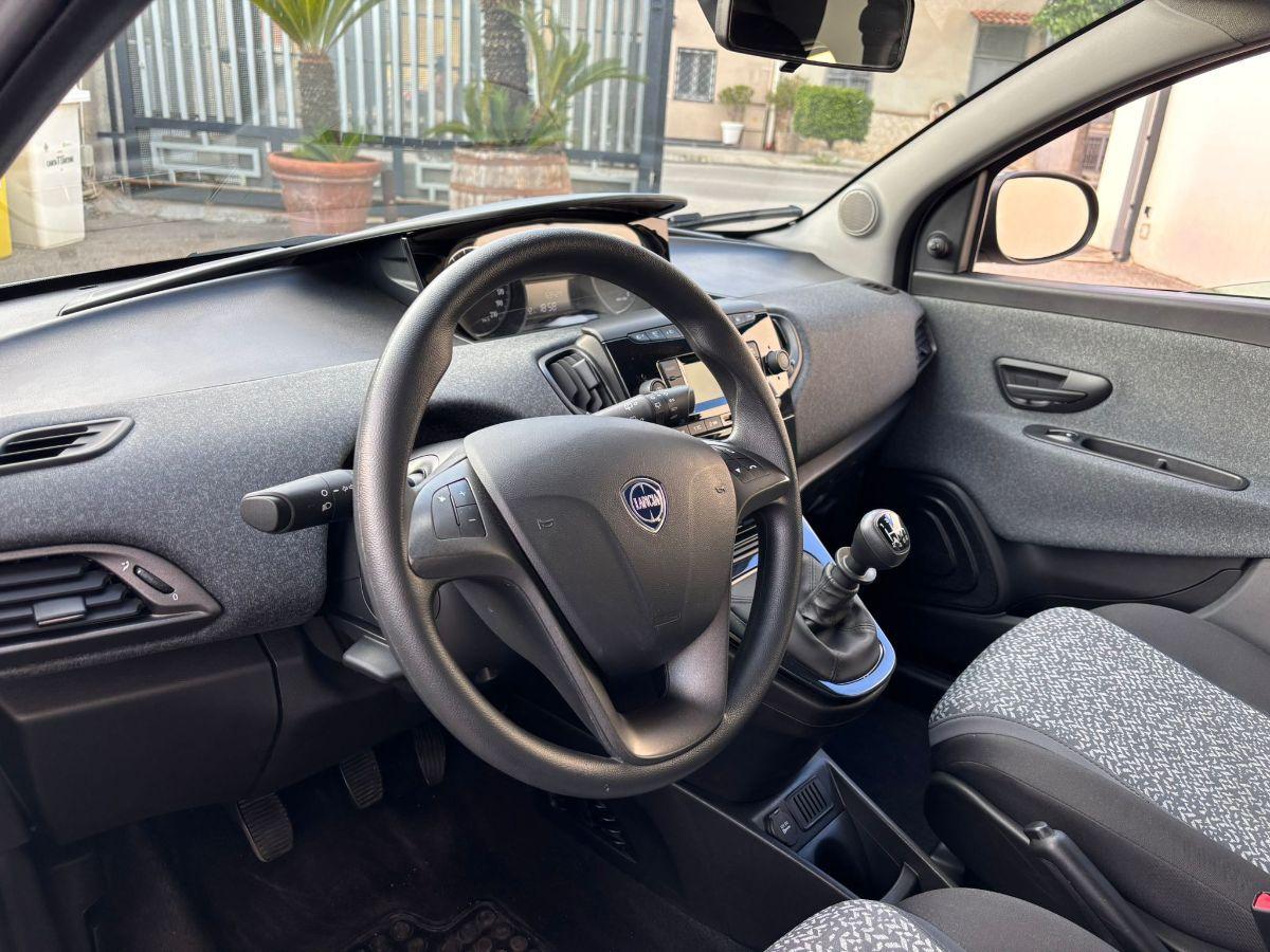 LANCIA Ypsilon 1.0 FireFly 5p S&S Hybrid Silver