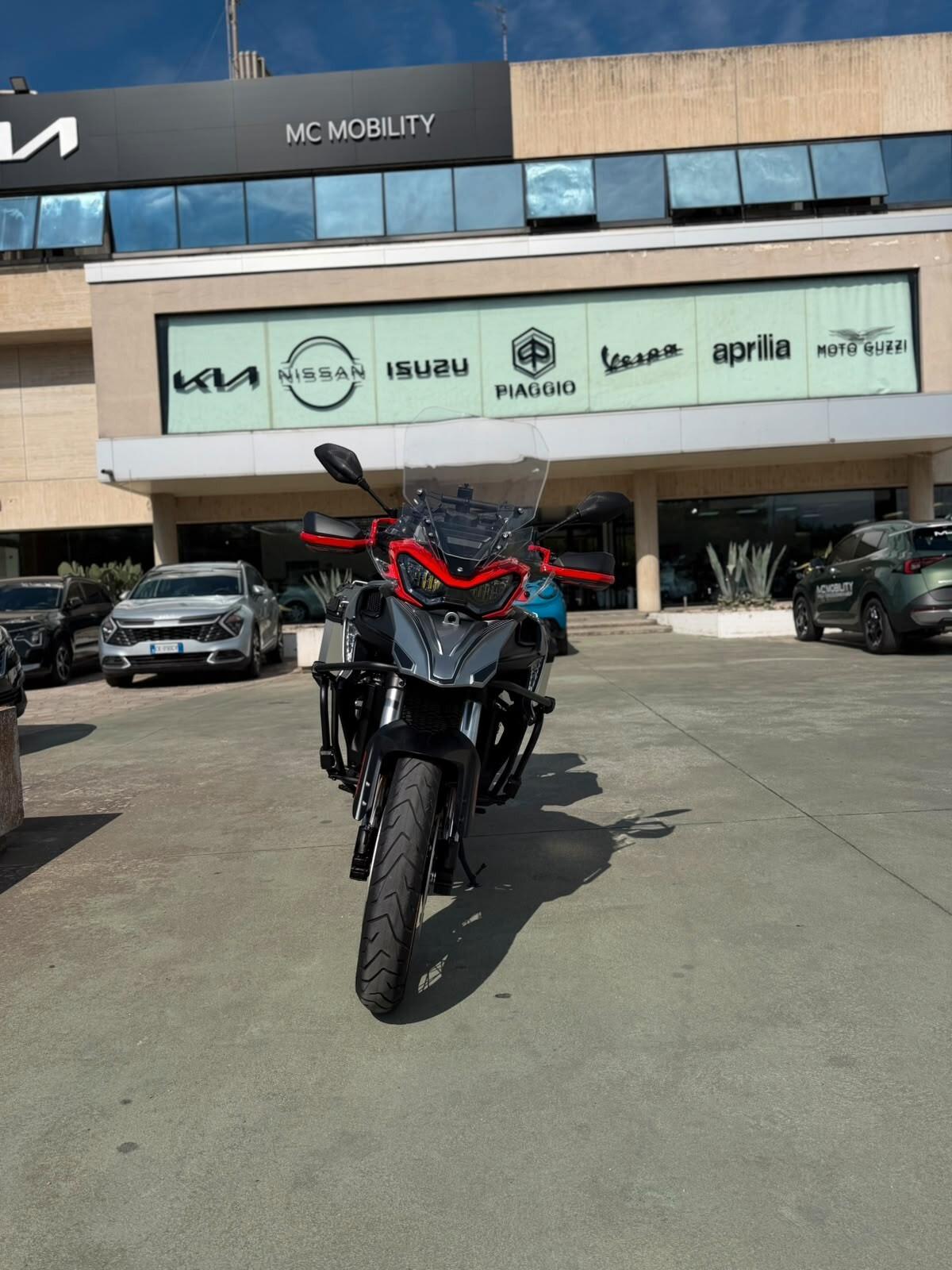 QJ MOTOR SRT 900 SX – 3.300 KM – TRIS VALIGIE