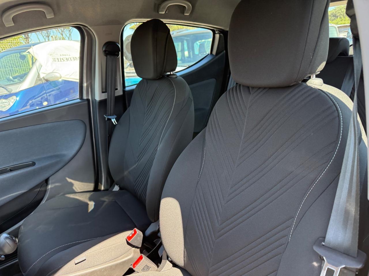 Lancia Ypsilon 1.0 FireFly 5 porte S&S Hybrid Ecochic Gold