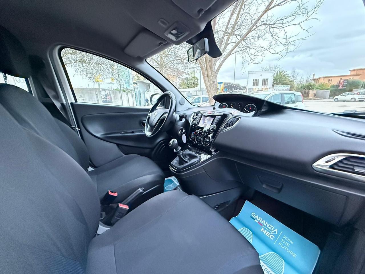 Lancia Ypsilon KM. 12.000! 1.2 BENZ. GOLD