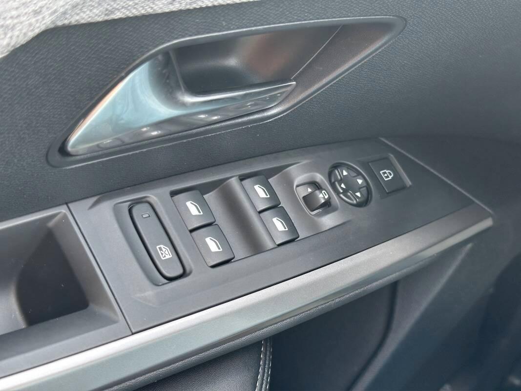 Peugeot 5008 1.2 hybrid Allure 145cv 7 posti Automatica