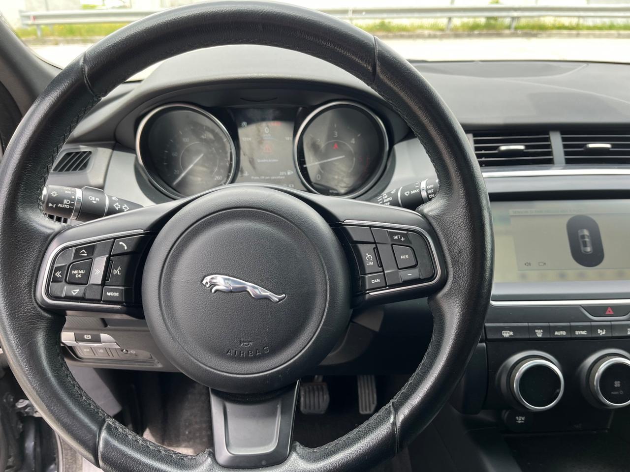 Jaguar E-Pace 2.0D 180 CV AWD R-Dynamic