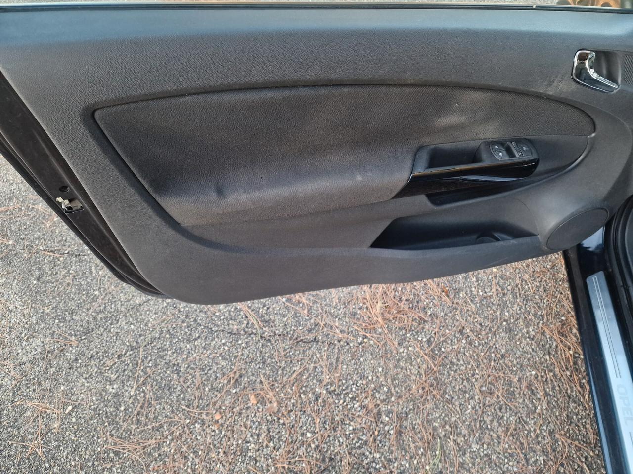 Opel Corsa 1.2 80CV 3 porte GPL-TECH Edition automatico