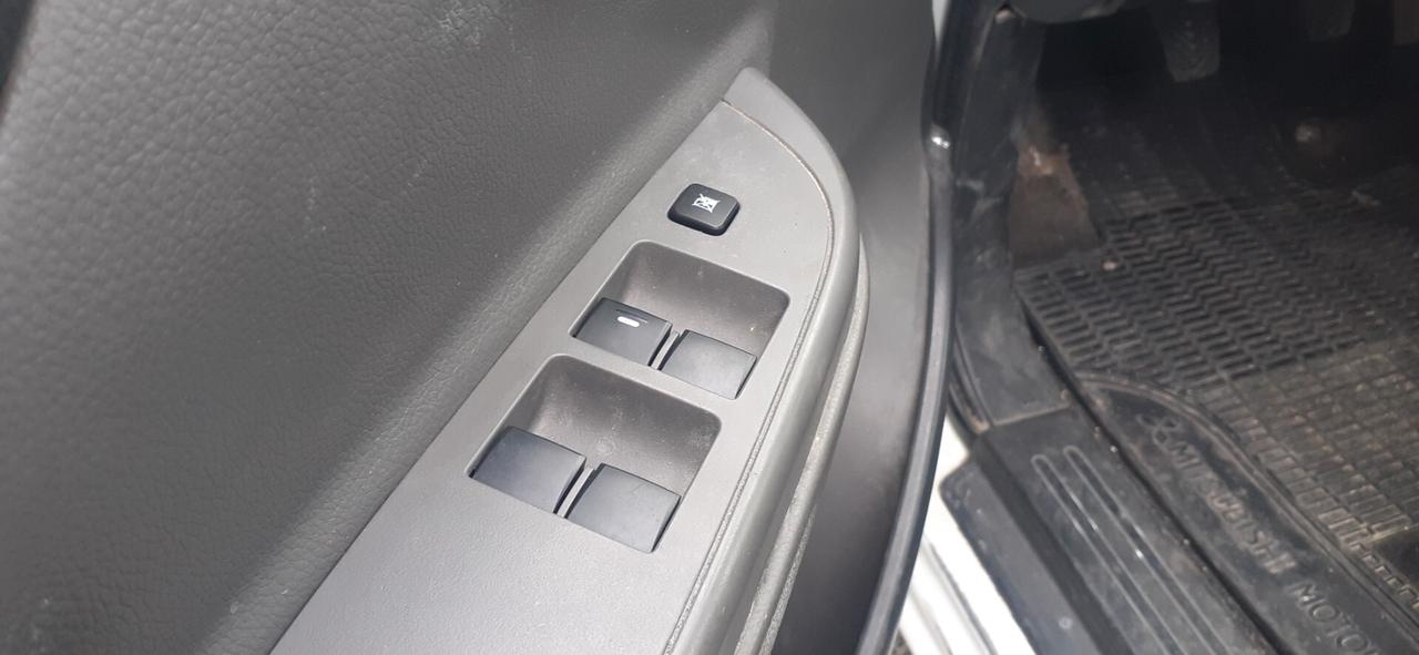 Mitsubishi L200 2017 - 2.4D 4X4 Lb automobili