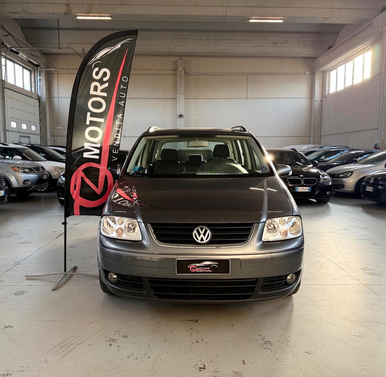 Volkswagen Touran 2.0 TDI DPF Highline AUTOCARRO