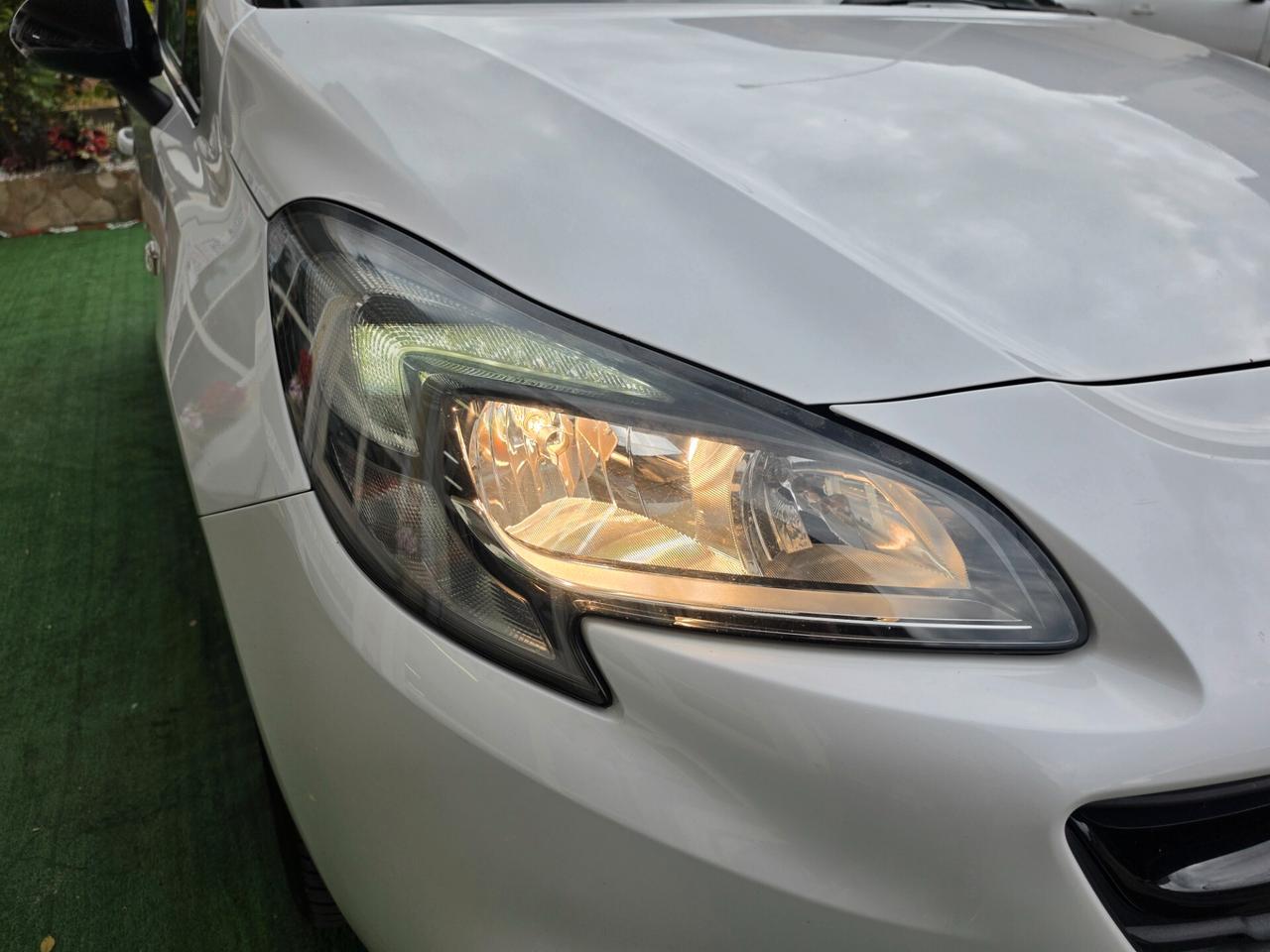 Opel Corsa 1.2 5 porte b-Color