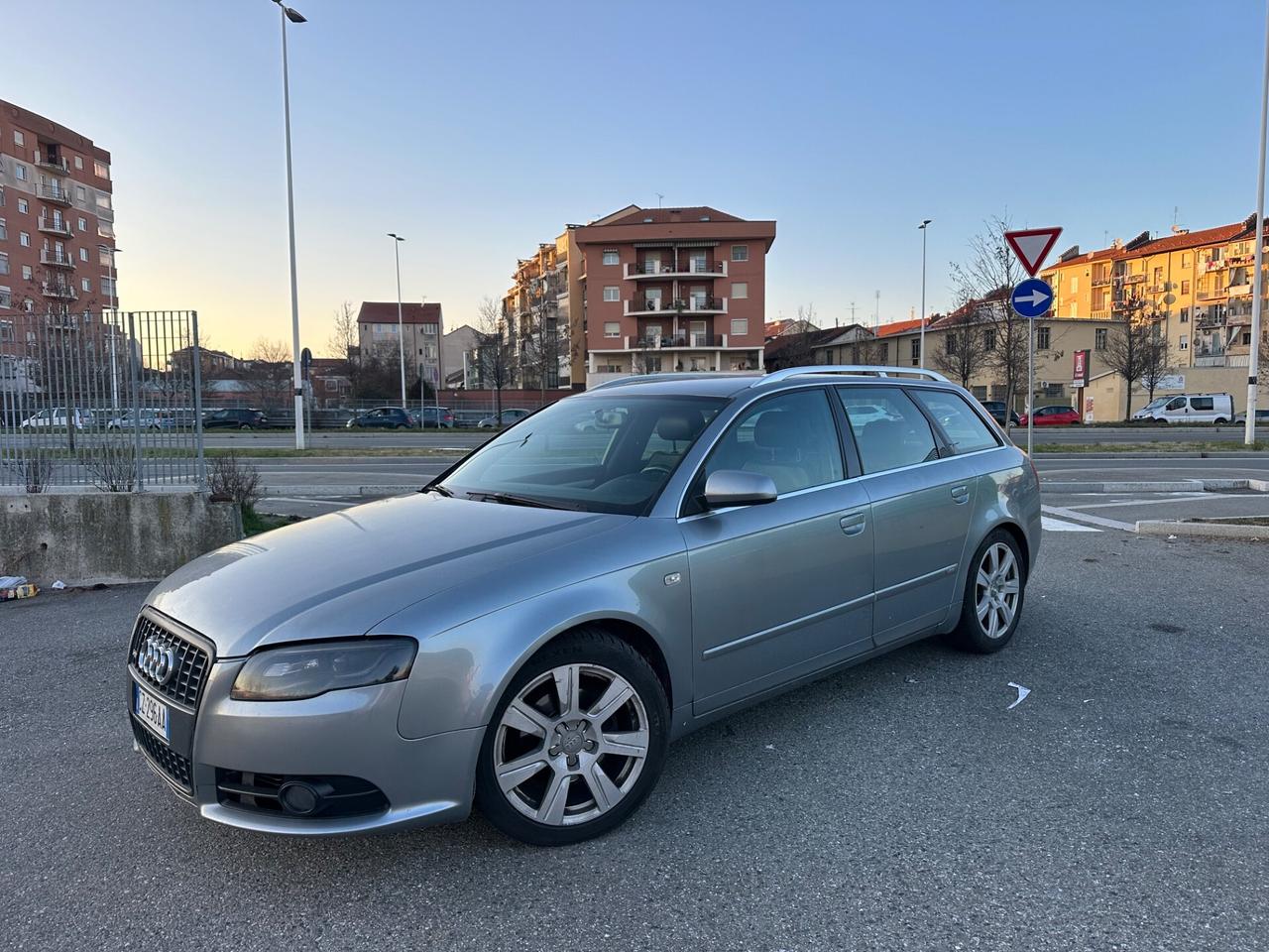 Audi A4 1.9 TDI s line sport 140 cv