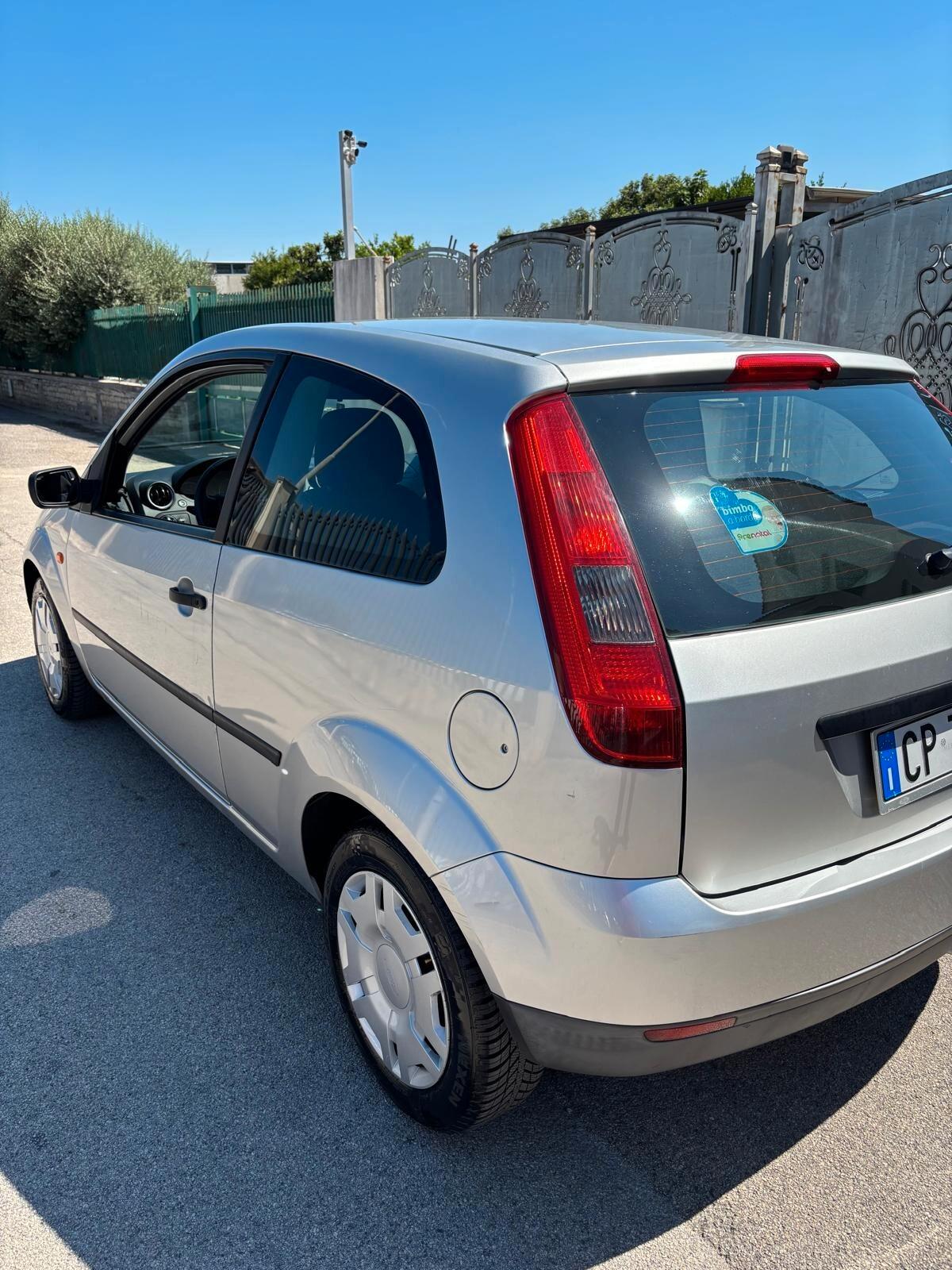 Ford Fiesta 1.4 16V 5p. Ghia ANNO 2004