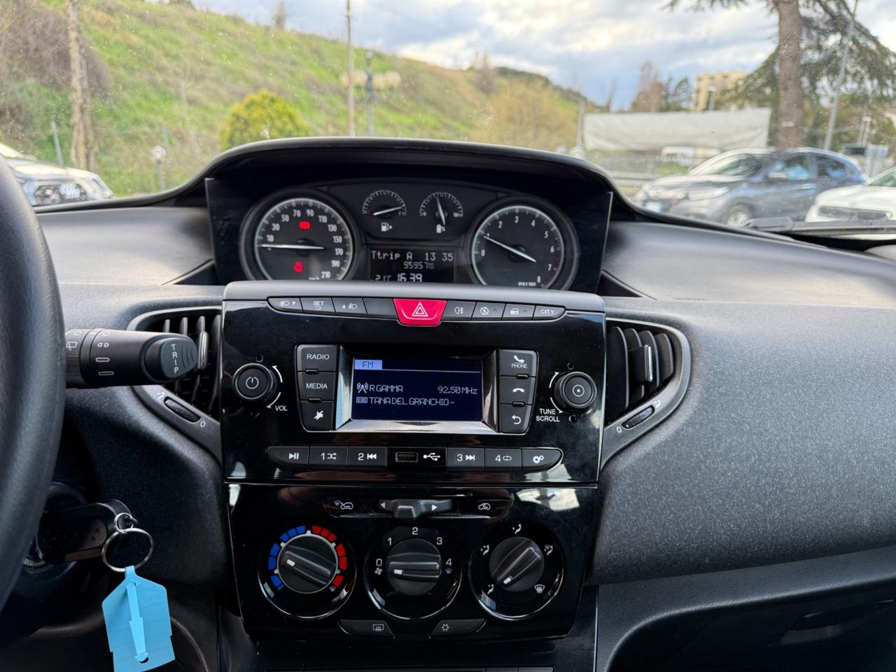 Lancia Ypsilon 1.0 FireFly 5 porte S&S Hybrid Ecochic Silver