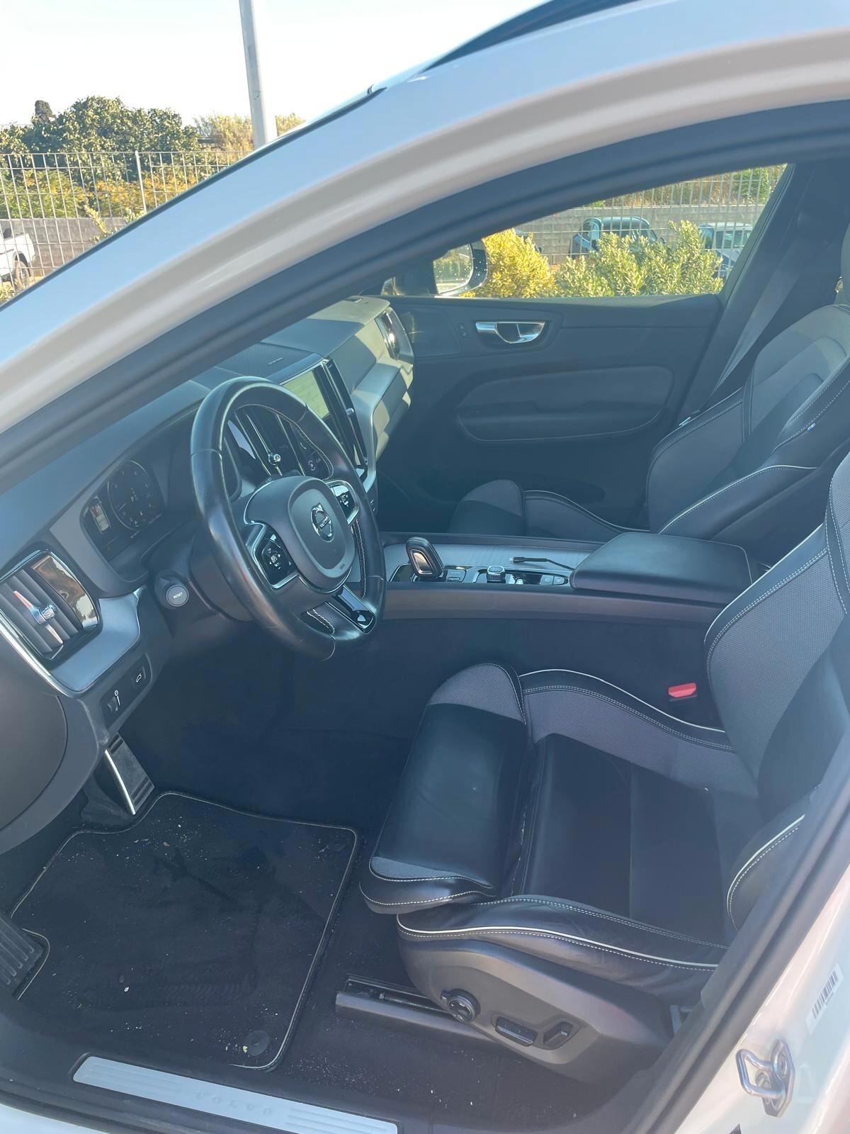 Volvo XC 60 XC60 B4 (d) AWD Geartronic R-design