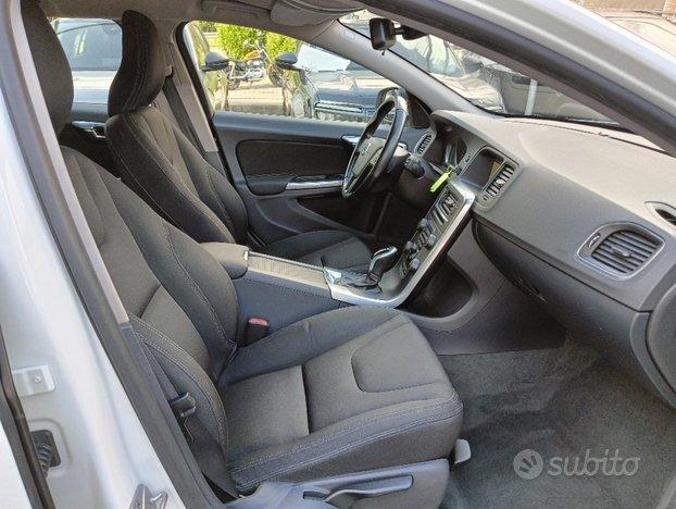 VOLVO V60 D2 1.6 Powershift Kinetic